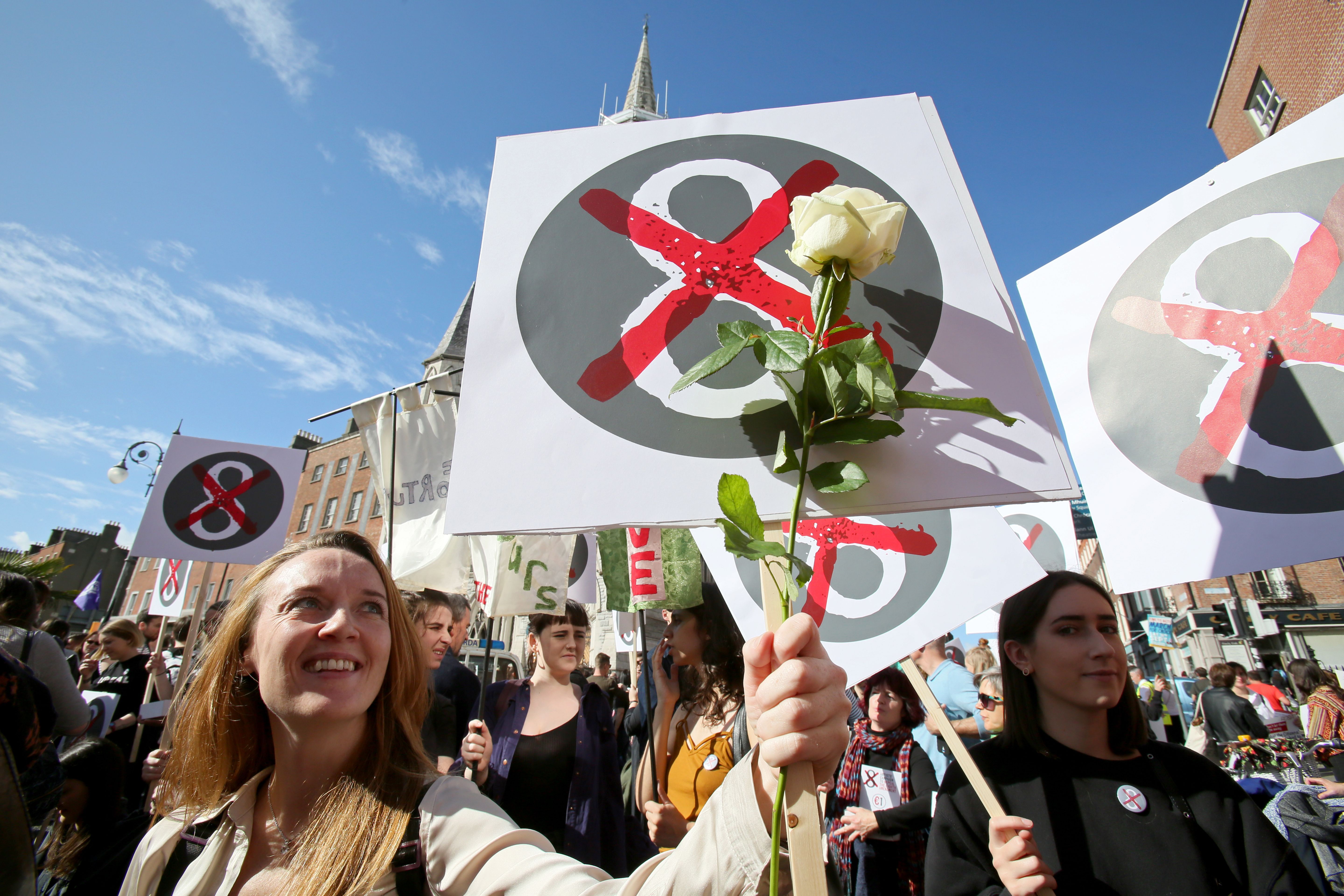 Cómo las mujeres en Irlanda lograron que se someta a referéndum la