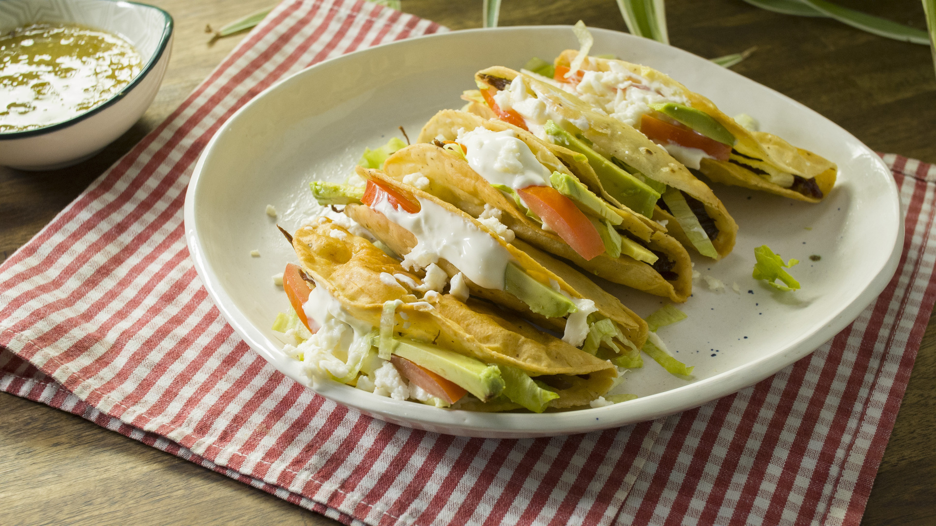Tacos dorados de res Delicioso Univision