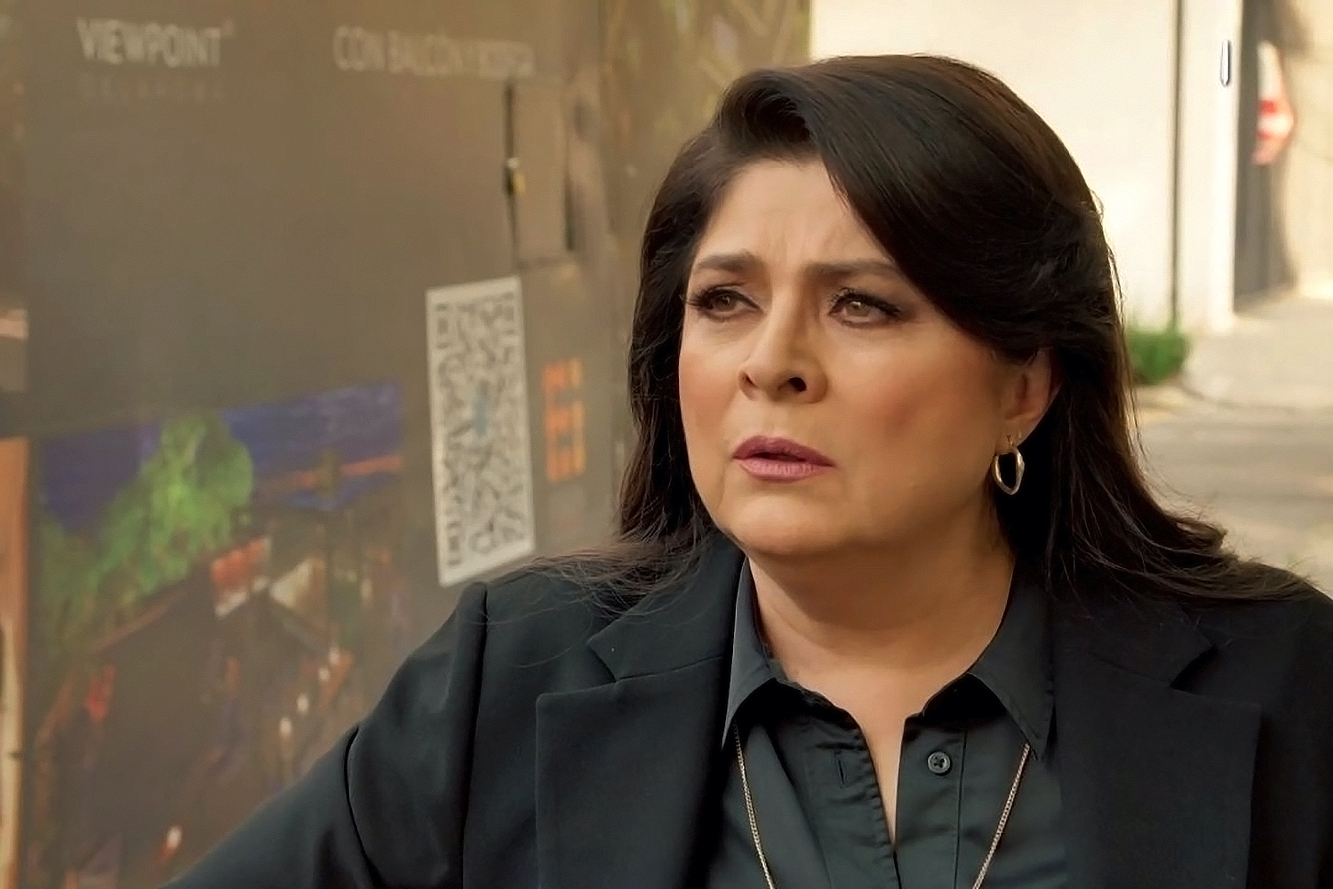 A month later, Victoria Ruffo dresses again: “Fly High!”