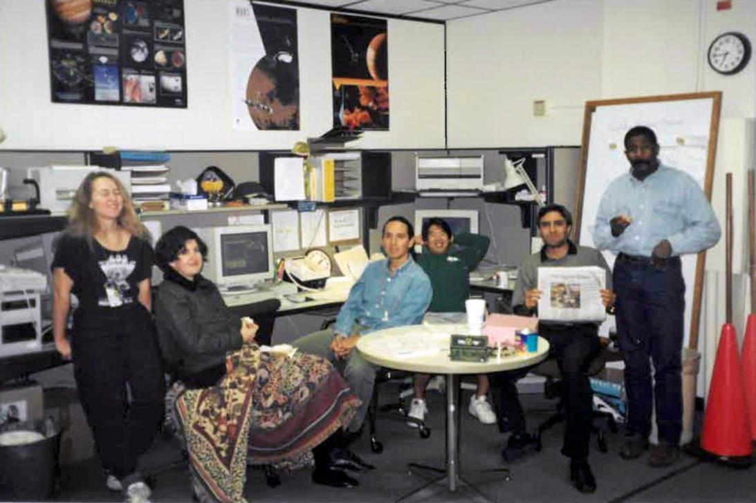 Randy Herrera El Mexicoamericano Detr s Del Reloj At mico De La NASA 