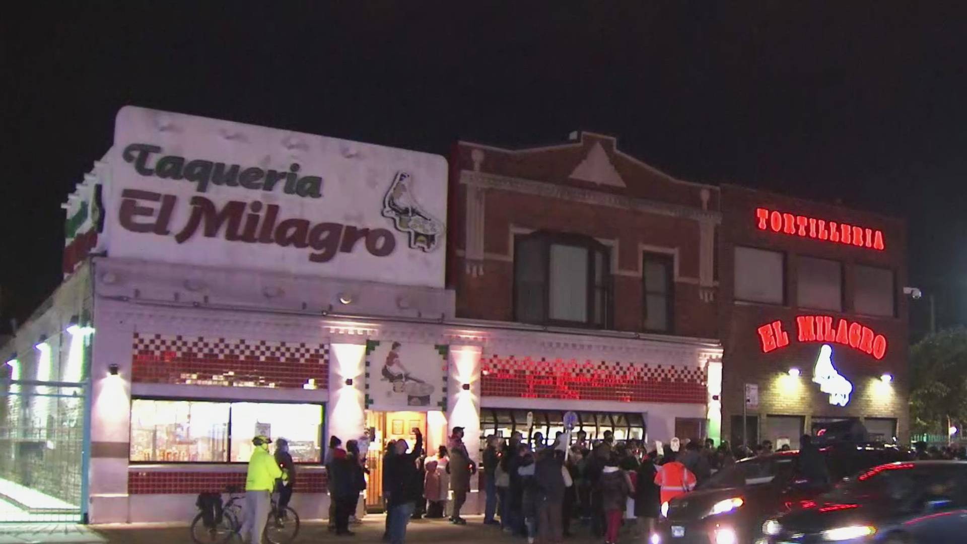 Con vigilia, trabajadores de 'Tortillería El Milagro' recuerdan a sus