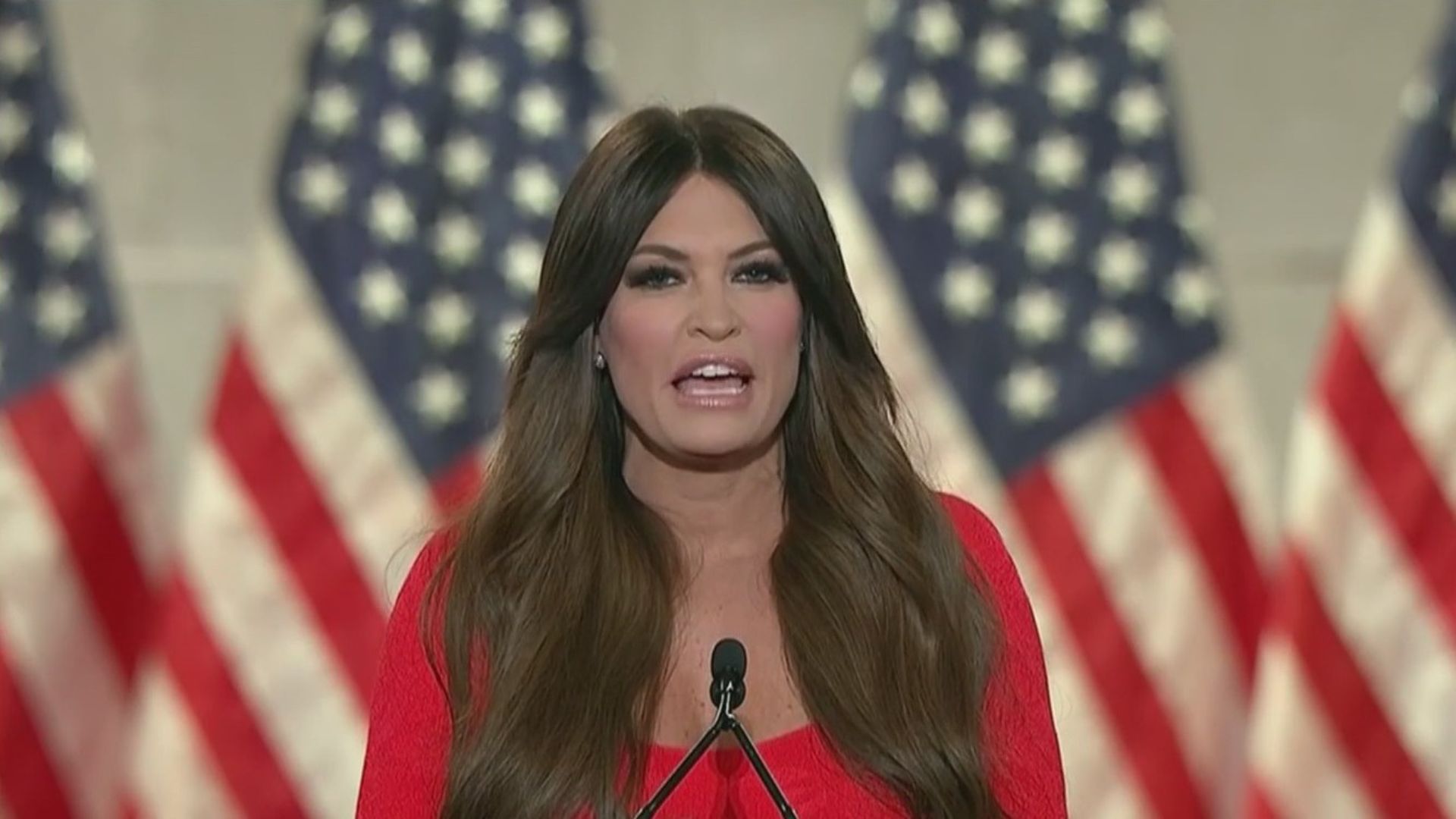 Trump contempla destituir a la Embajadora de EEUU en Grecia, Kimberly Guilfoyle, acusada de recibir lujosos regalos
