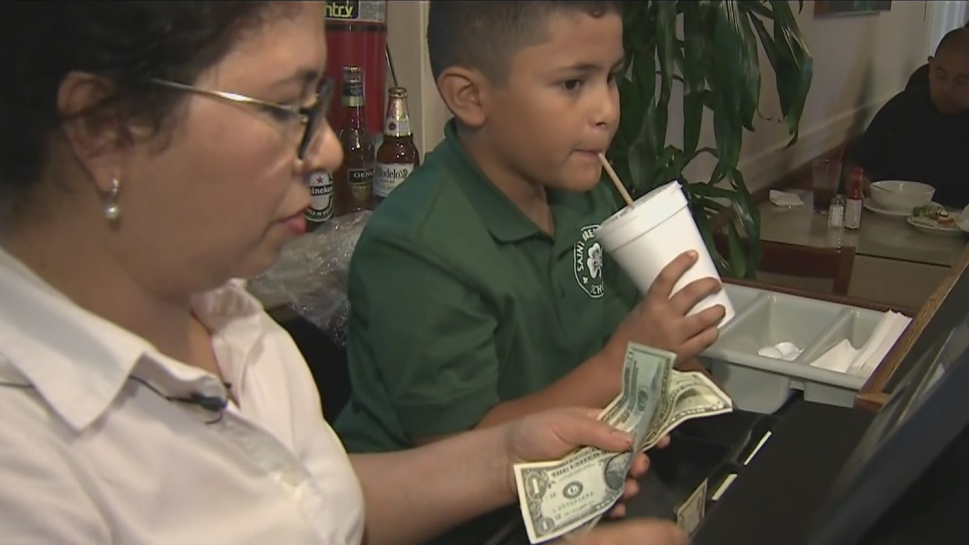 La importancia de las propinas para meseros y otros trabajadores del