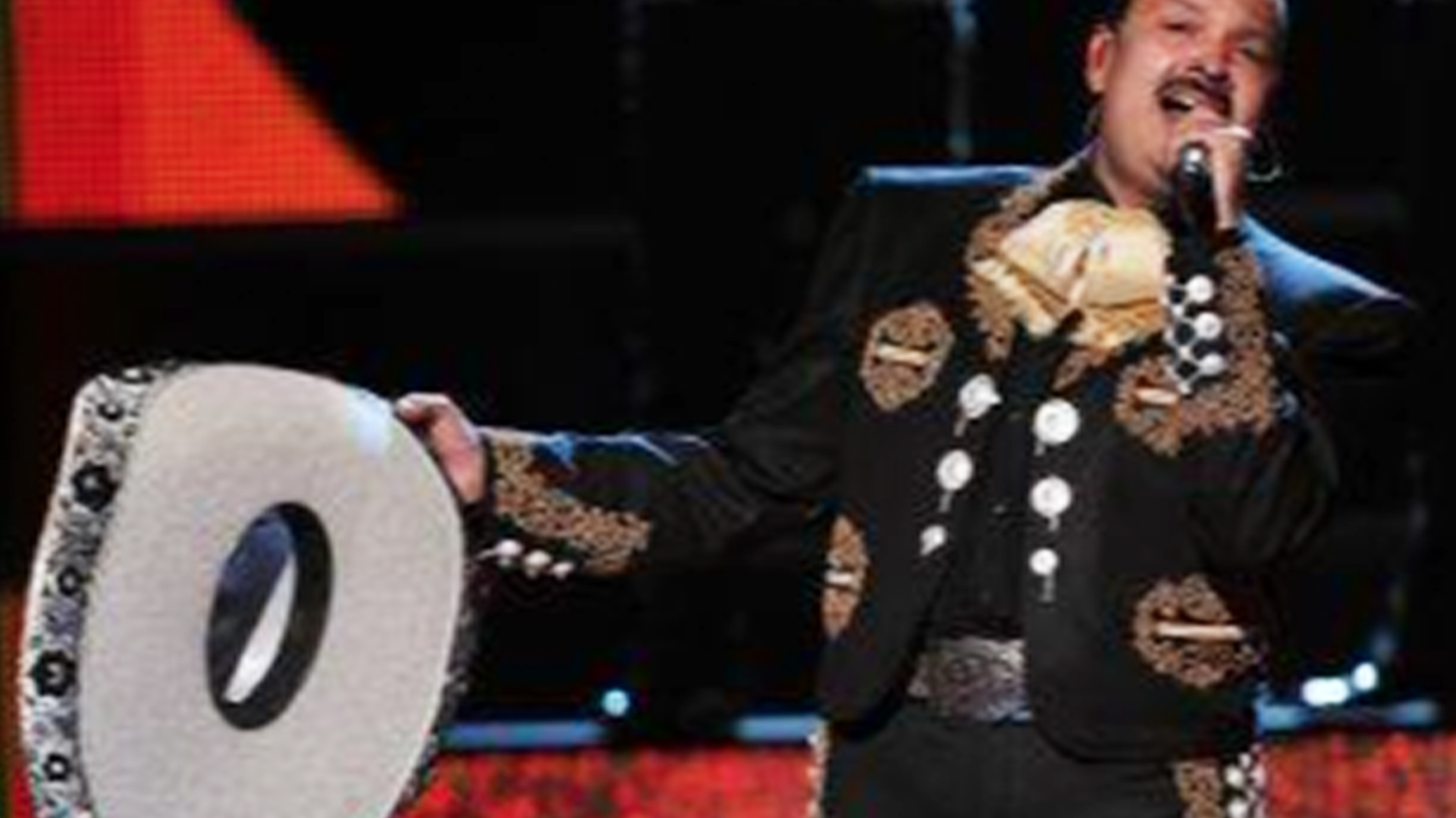 Pepe Aguilar regresa a los escenarios con su gira Jaripeo sin Fronteras