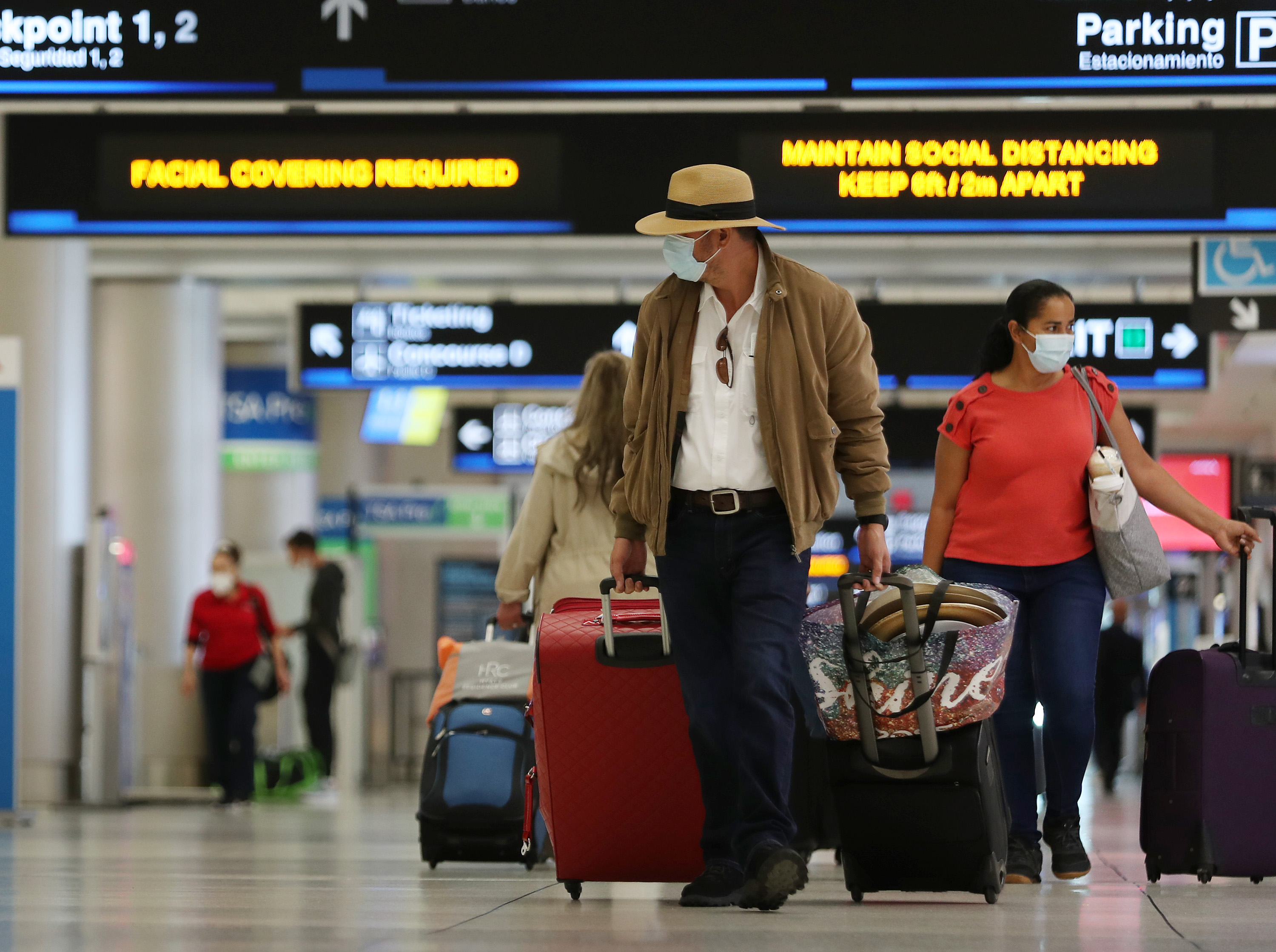 Así está el Aeropuerto Internacional de Miami con la orden sobre uso