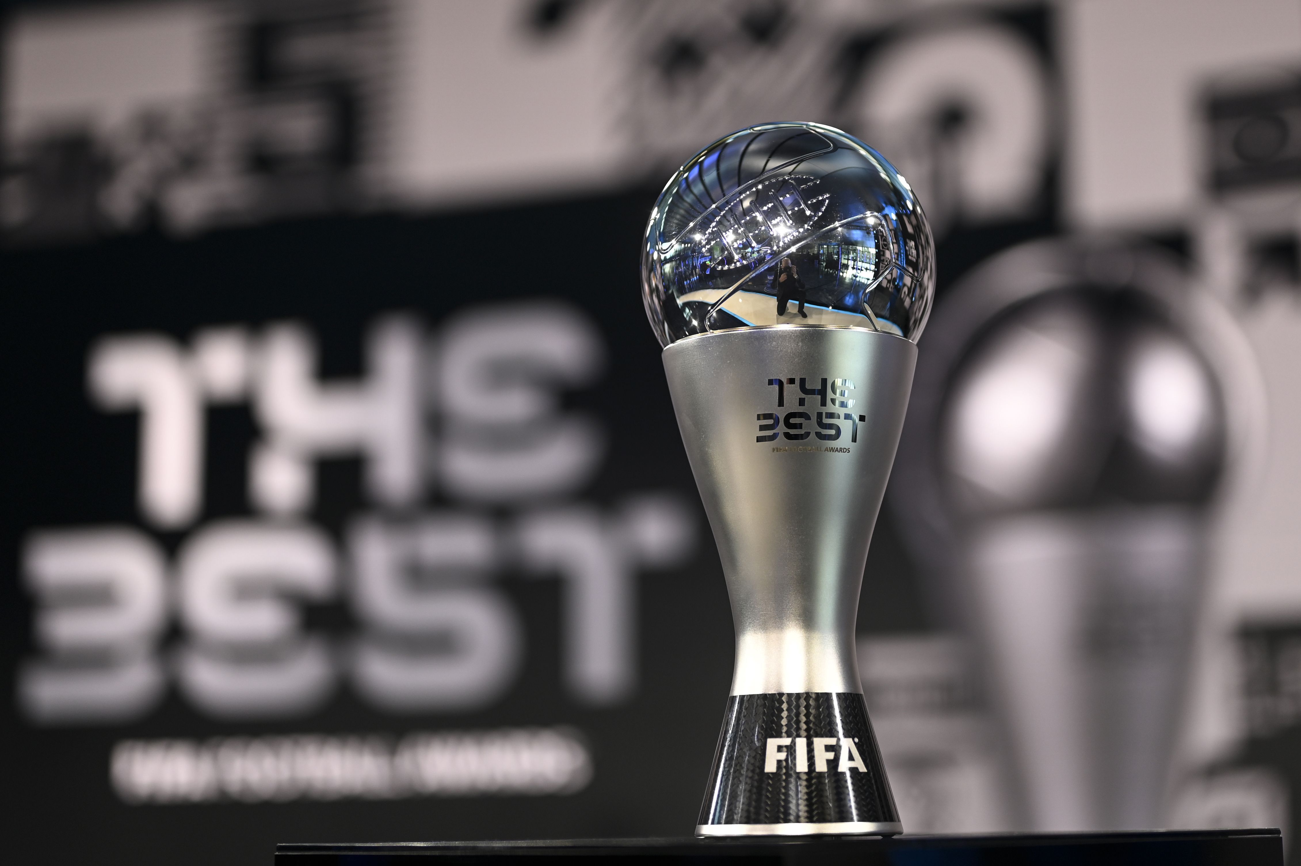 The best award. Fifa 2017 football awards. Криштиану роналду награда игрок. Криштиану роналду the best. The best fifa football awards 2021.