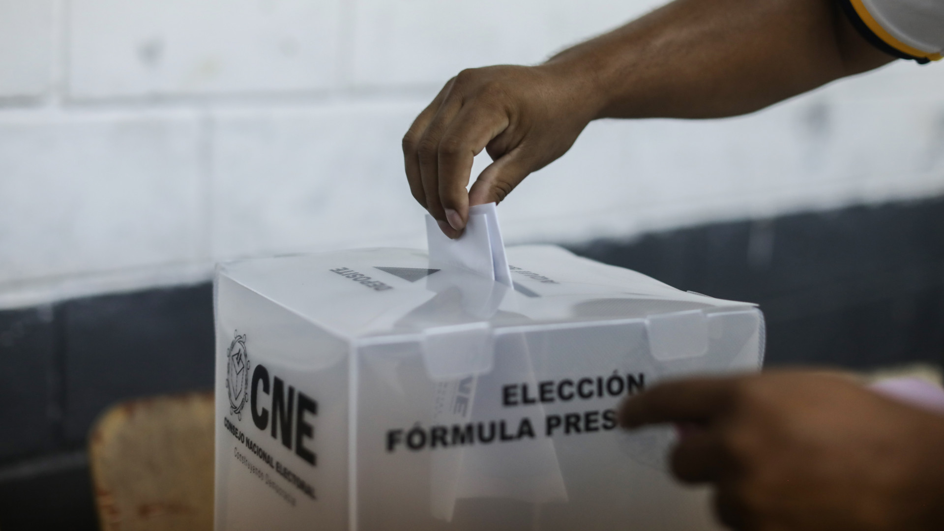 Millones de personas esperan los resultados de las elecciones generales