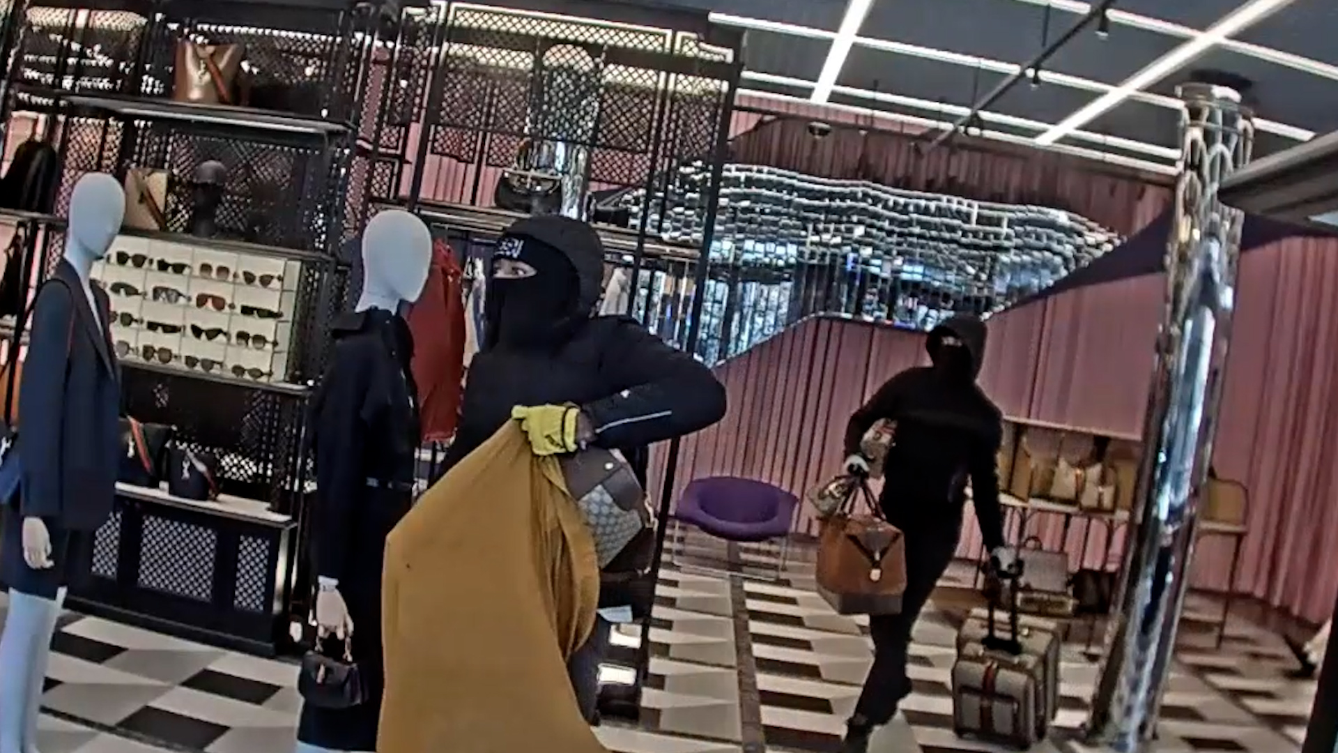 Armed Robbery at Gucci Store in Manhattan: Suspects Flee with $51,000 Worth of Merchandise