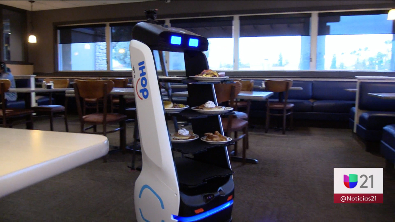 Restaurante de Clovis 'emplea' a robot como mesero Video Univision 21 Fresno KFTV Univision