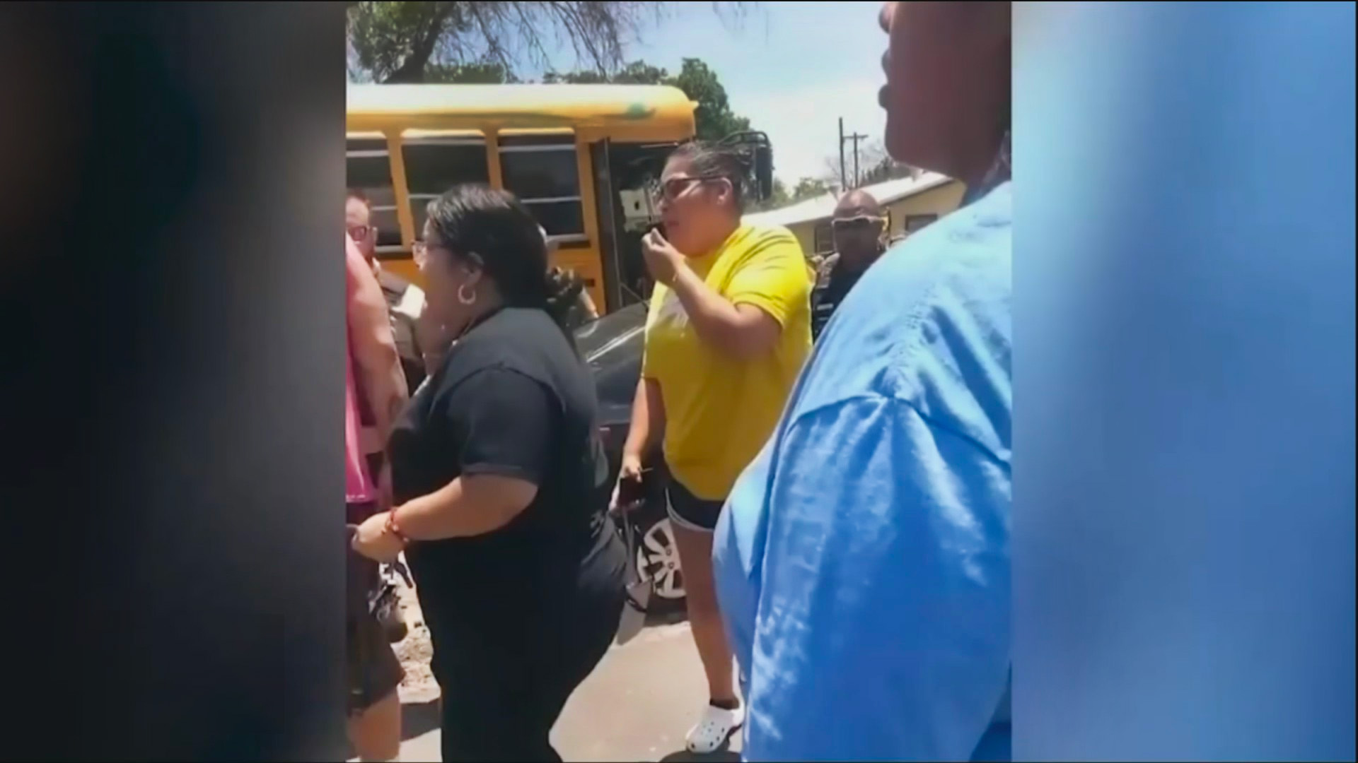 Gritos de padres frente a la escuela durante tiroteo en Uvalde, Texas