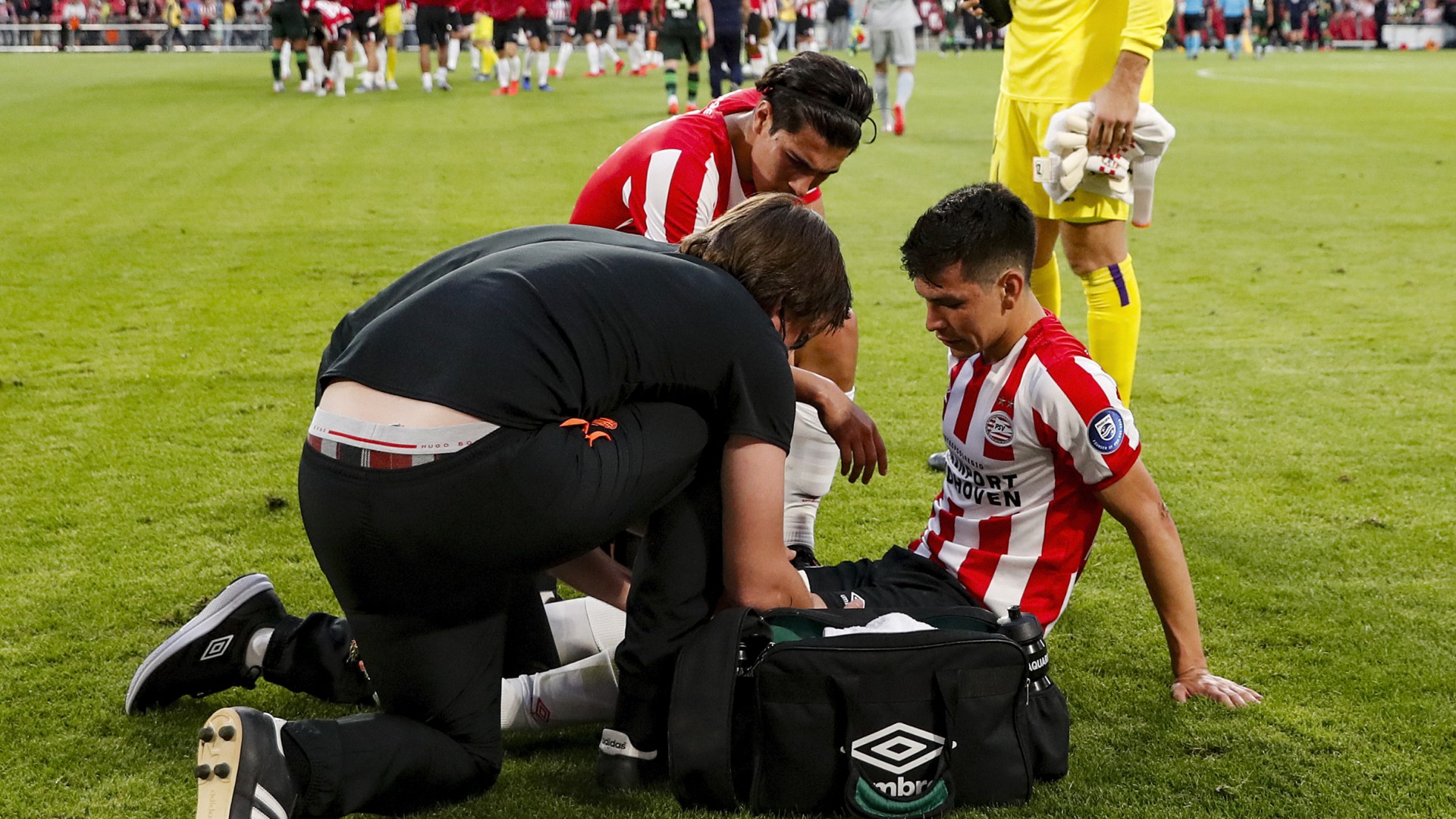 Hirving Lozano reapareció con el PSV&hellip; ¡Pero se volvió a lesionar