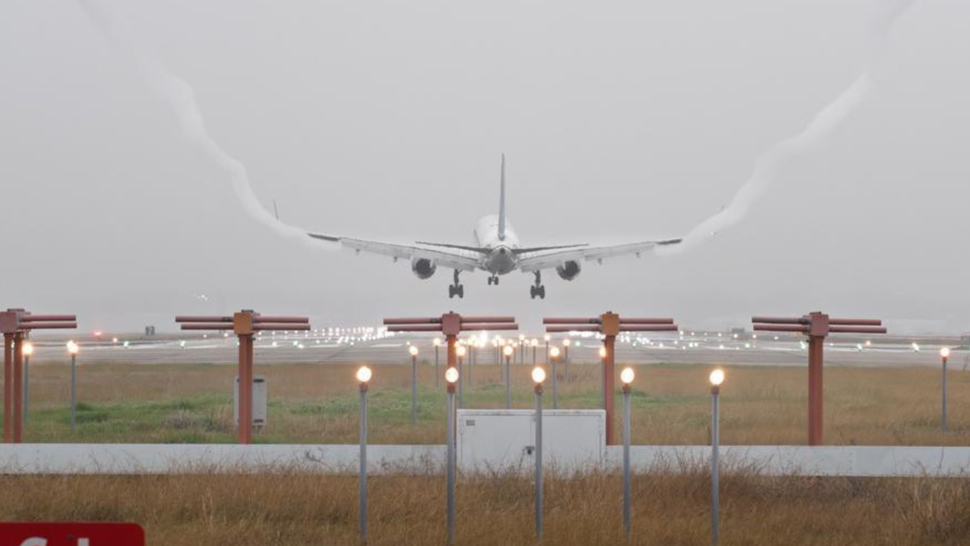 Registran cancelaciones masivas en aeropuertos de Houston por tormenta  invernal | Univision Houston KXLN | Univision
