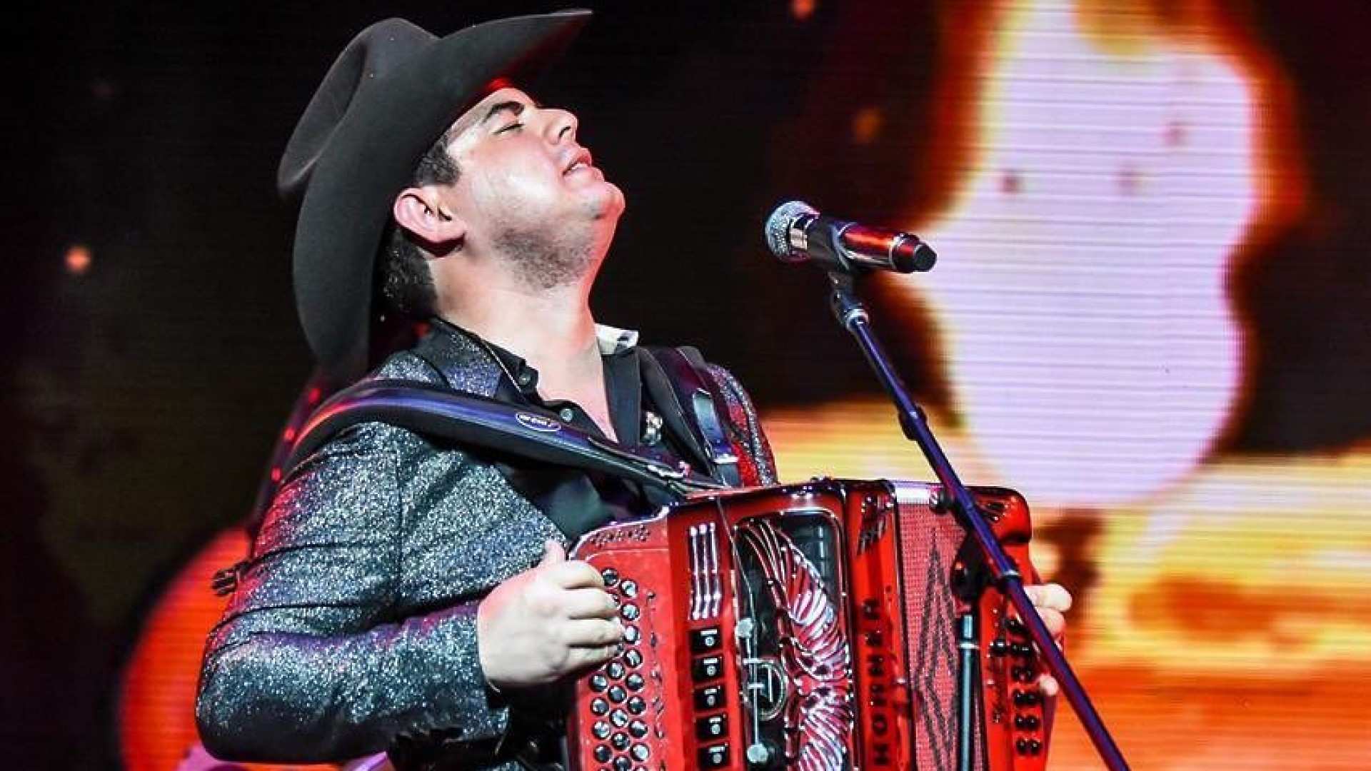 Las canciones que no pueden faltar en el tour 'Tiene Memoria la Piel' de Alfredo Olivas Shows