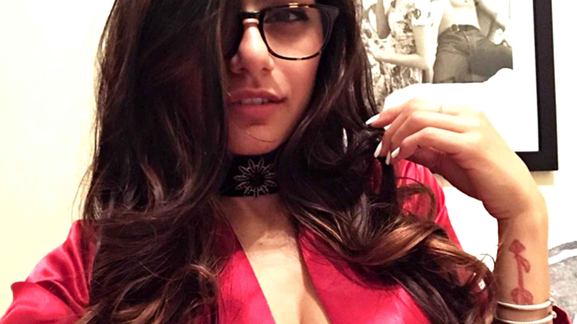 Esquiva esta, Canelo: la actriz de cine porno Mia Khalifa le envió unos  sugerentes mensajes