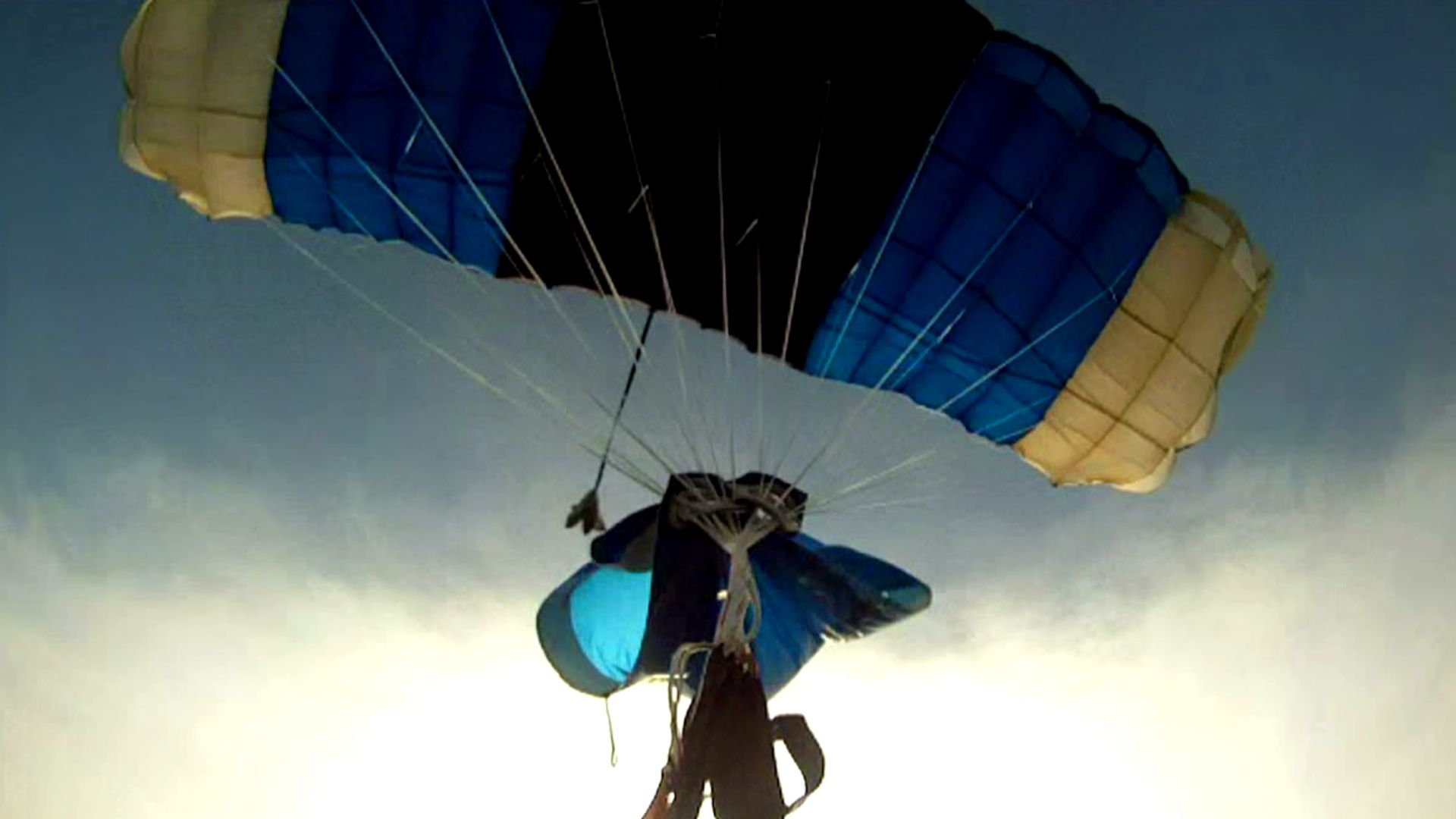 Muerte de paracaidista tras lanzarse de un avión en Skydive Spaceland  Caldwell, Texas | Univision 62 Austin KAKW | Univision, image size:1920x1080