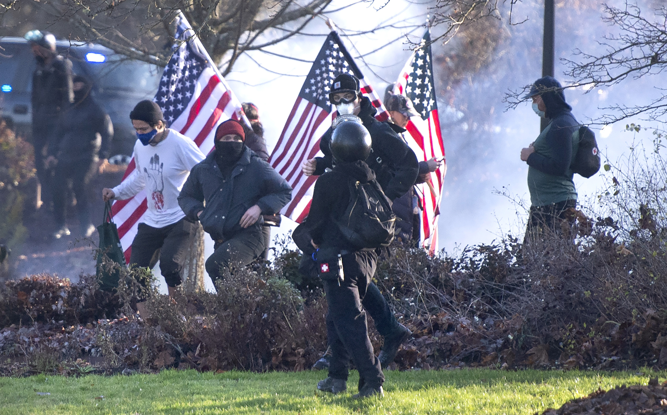 Un herido de bala y cuatro apuñalamientos en protestas violentas en varias ciudades del país | Noticias Univision Elecciones en EEUU 2020 | Univision