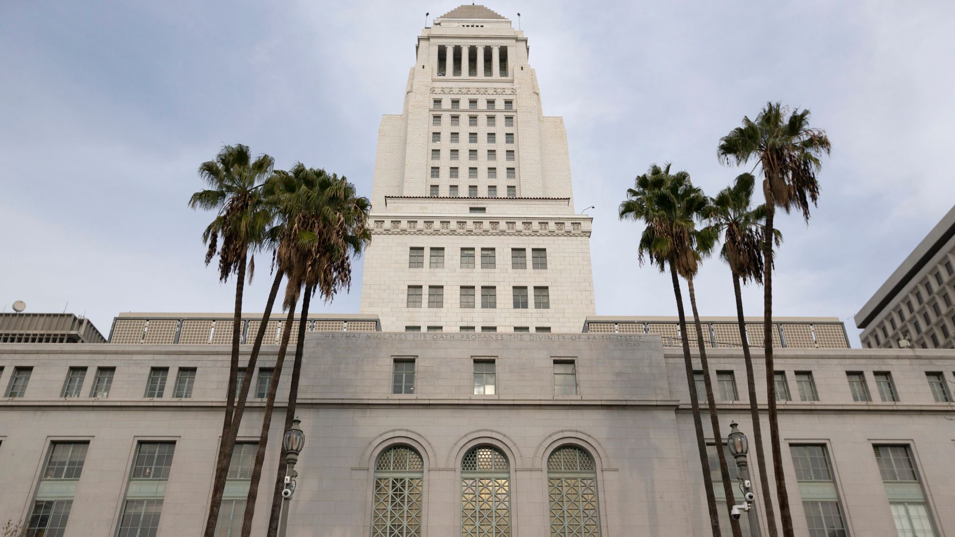 Piden que precandidatos a la alcaldía de Los Ángeles se comprometan con