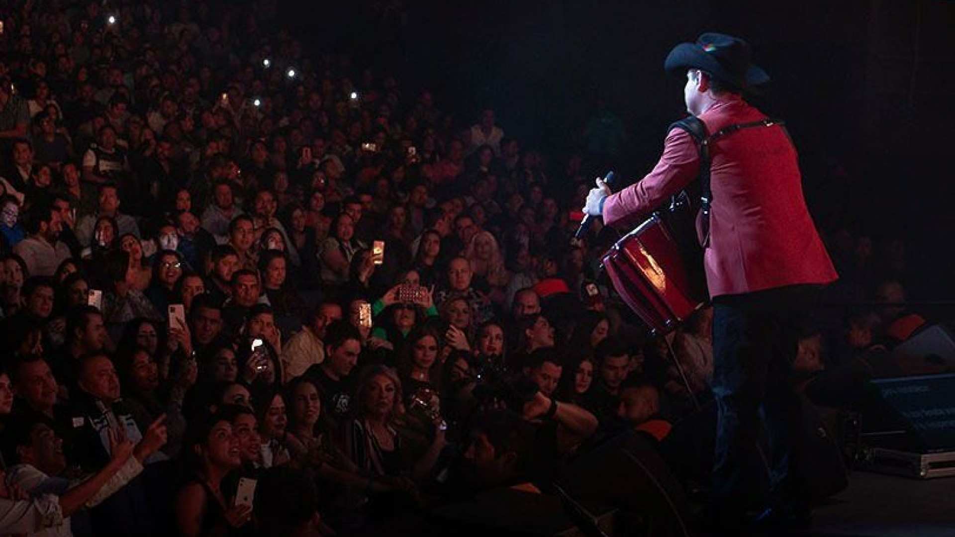 Así se escucha 'Medalla de Plata', de Alfredo Olivas, desde el