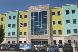 San Antonio THC gomitas estudiantes escuela niños Harmony School of Innovation BCSO