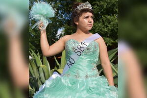 Quinceañeras protestan contra la SB4