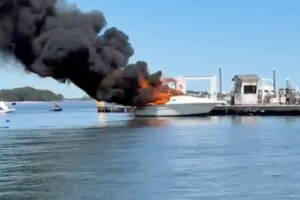 Explota y se incendia embarcación en City Island, Bronx: tres personas resultan heridas.