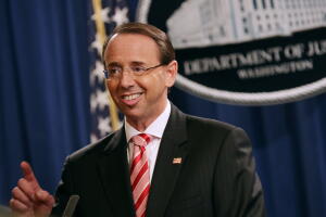 El vicefiscal Rod Rosenstein está en la mira de los seguidores del presidente Trump, quienes aseguran que es una "caza de brujas" la investigación del 'Rusiagate'