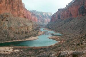 Localizan cuerpo de hombre reportado como desaparecido sobre el río Colorado