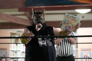 lucha libre  y libros en bibliotecas de estados unidos