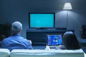 assistindo-tv-notebook.jpg
