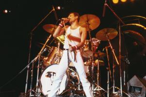 freddie-mercury-queen-2.jpg