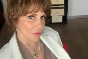 Muere Rebecca Jones: la actriz ventiló el mal diagnóstico que le dieron: trataron su cáncer como colitis