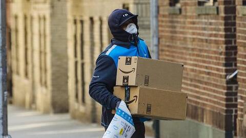 Trabajadores de Amazon en NYC van a huelga por segunda vez ante miedo por coronavirus
