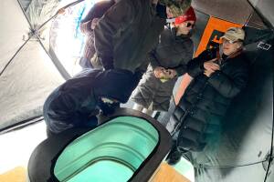 Crucifijo gigante sumergido en el lago Michigan