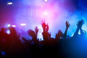 Invaden casas desocupadas para realizar fiestas ilegales; conoce las consecuencias