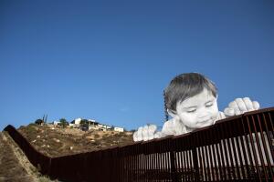 TOPSHOT-US-MEXICO-FRANCE-BORDER-ART