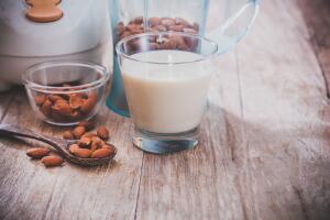 Almonds milk
