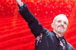 Alucinante, Miguel Bosé atrapa todas las miradas en su entrada triunfal a PG