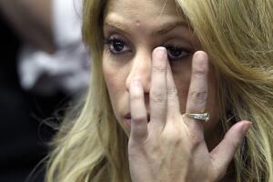 Pop Star Shakira Protests New Arizona Immigration Law