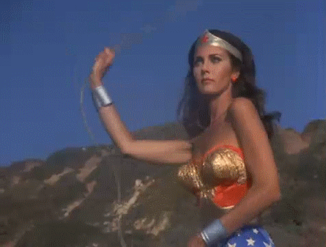 mujer-maravilla-girando-lazo.gif