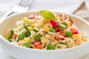 Arroz verde, vermelho e amarelo 