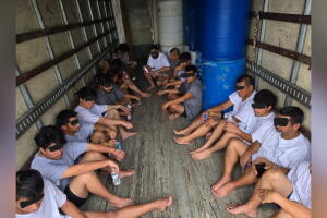 migrantes Texas Hebbronville HSI Laredo Border Patrol FM 1017 tráfico de personas camión