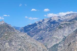 El Parque Nacional Kings Canyon es emblemático por contar con el cañón más profundo del país.