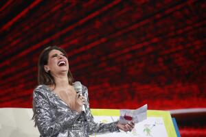 Galilea "le toma una fotografía" a los músicos de Pequeños Gigantes y nosotros tenemos el momento preciso