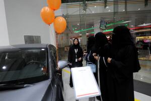 Arabia Saudita abre su primera agencia de autos para mujeres