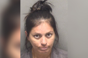 Loretta-Oppelt-mujer-apuñala-hombre-cabeza-cuello