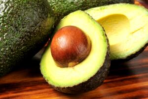 abacate-fruta-0518-1400x800.jpg