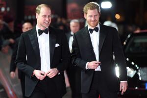 Príncipes William y Harry en premiere de Star Wars