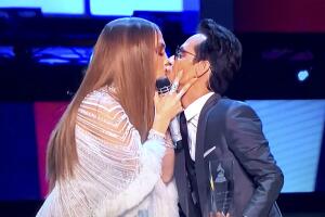 Los besos más polémicos de los famosos