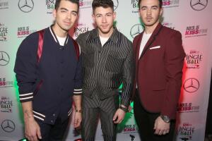 jonas_brothers_parodian_a_kardashians.jpg