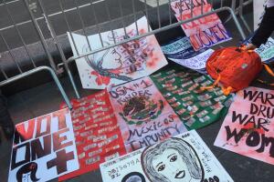 Ayotzinapa vive en Times Square